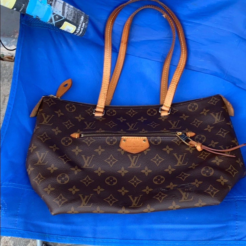 Auth Retired Iena LV bag tote. Date code SD3166.